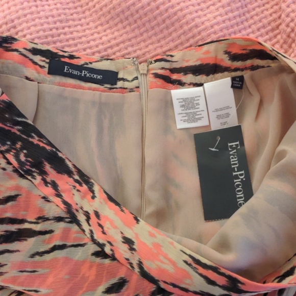 NWT Multicoloured Design Skirt - Picture 4 of 8